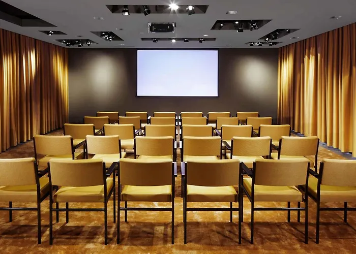 25아워 골드맨 호텔